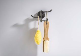 Крючок тройной Aquatek Бетта AQ4632BGM шлифованный чёрный хром