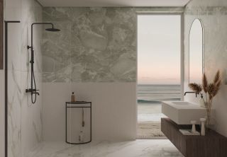 Душевая стойка Vincea Villa VSFS-1VL1MB, черный